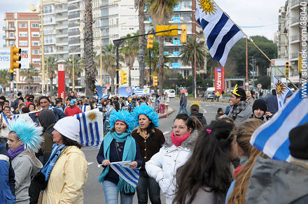 Recibimiento de la Selección Uruguaya de Fútbol en la rambla de Pocitos de Montevideo el 13 de Julio de 2010. -  - URUGUAY. Foto No. 38040