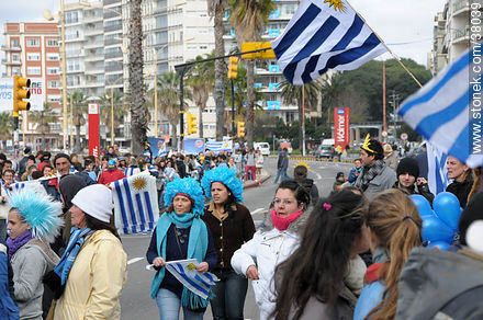 Recibimiento de la Selección Uruguaya de Fútbol en la rambla de Pocitos de Montevideo el 13 de Julio de 2010. -  - URUGUAY. Foto No. 38039