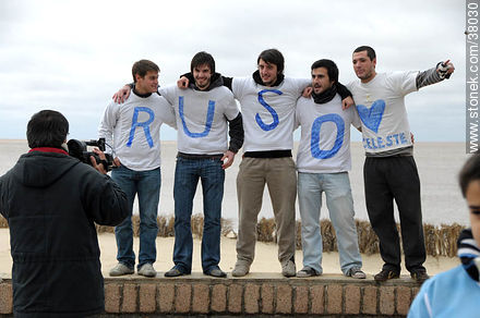 Recibimiento de la Selección Uruguaya de Fútbol en la rambla de Pocitos de Montevideo el 13 de Julio de 2010.  Ruso. -  - URUGUAY. Foto No. 38030