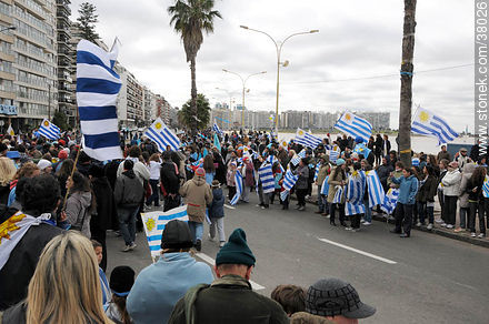 Recibimiento de la Selección Uruguaya de Fútbol en la rambla de Pocitos de Montevideo el 13 de Julio de 2010. -  - URUGUAY. Foto No. 38026