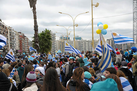 Recibimiento de la Selección Uruguaya de Fútbol en la rambla de Pocitos de Montevideo el 13 de Julio de 2010. -  - URUGUAY. Foto No. 37994