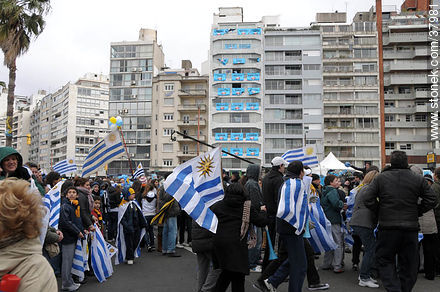 Recibimiento de la Selección Uruguaya de Fútbol en la rambla de Pocitos de Montevideo el 13 de Julio de 2010. -  - URUGUAY. Foto No. 37981