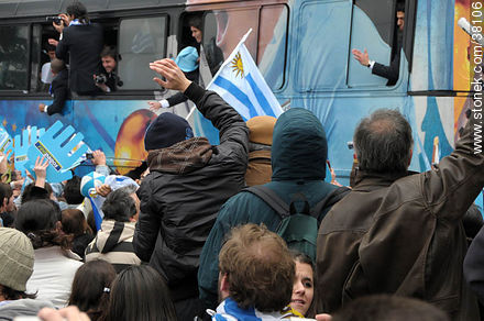 Recibimiento de la Selección Uruguaya de Fútbol en la rambla de Pocitos de Montevideo el 13 de Julio de 2010. -  - URUGUAY. Foto No. 38106