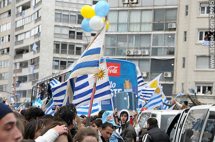 Recibimiento de la Selección Uruguaya de Fútbol en la rambla de Pocitos de Montevideo el 13 de Julio de 2010. -  - URUGUAY. Foto No. 38095
