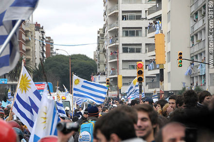 Recibimiento de la Selección Uruguaya de Fútbol en la rambla de Pocitos de Montevideo el 13 de Julio de 2010. -  - URUGUAY. Foto No. 38169