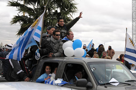 Recibimiento de la Selección Uruguaya de Fútbol en la rambla de Pocitos de Montevideo el 13 de Julio de 2010. -  - URUGUAY. Foto No. 38228