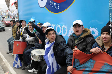 Recibimiento de la Selección Uruguaya de Fútbol en la rambla de Pocitos de Montevideo el 13 de Julio de 2010. -  - URUGUAY. Foto No. 38206