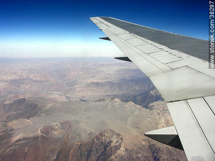 Montaña y desierto desde el avión -  - IMÁGENES VARIAS. Foto No. 38297