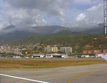 Caracas desde el Aeropuerto - Venezuela - Otros AMÉRICA del SUR. Foto No. 38285