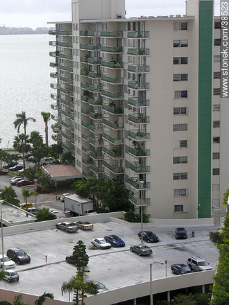 Estacionamientos elevados de Miami Beach.Vista al oeste. - Estado de Florida - EE.UU.-CANADÁ. Foto No. 38523