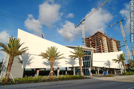Jade Ocean under construction (2006) at Collins Ave. - State of Florida - USA-CANADA. Photo #38345