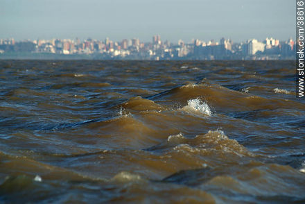 La costa lejana - Departamento de Montevideo - URUGUAY. Foto No. 38616
