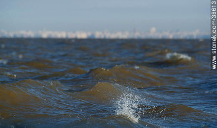 La costa lejana - Departamento de Montevideo - URUGUAY. Foto No. 38613