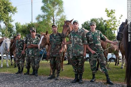 Uruguayan army backup soldiers - Tacuarembo - URUGUAY. Foto No. 39480