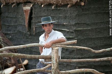 Young farm man - Tacuarembo - URUGUAY. Photo #39725