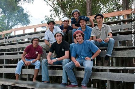Jóvenes amigos - Departamento de Tacuarembó - URUGUAY. Foto No. 40092