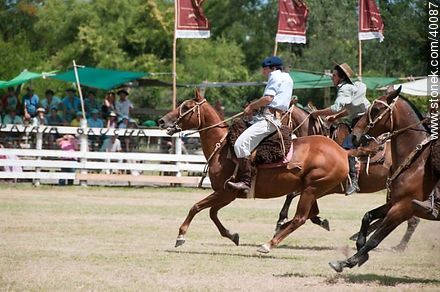 Bride's horse race.  - Tacuarembo - URUGUAY. Photo #40087