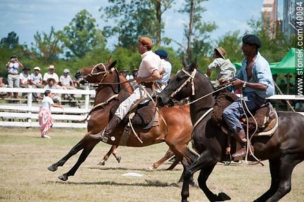 Bride's horse race.  - Tacuarembo - URUGUAY. Photo #40084