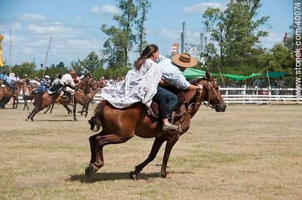 Bride's horse race.  - Tacuarembo - URUGUAY. Photo #40074