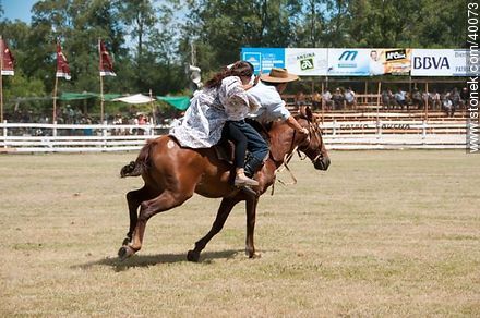 Bride's horse race.  - Tacuarembo - URUGUAY. Photo #40073