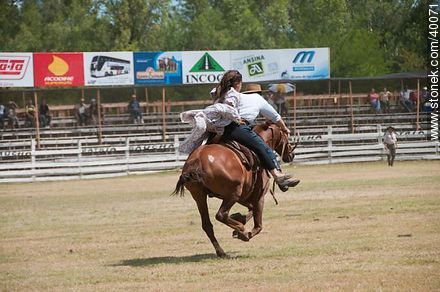 Bride's horse race.  - Tacuarembo - URUGUAY. Photo #40071