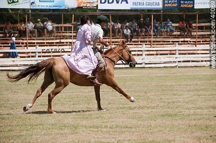 Bride's horse race.  - Tacuarembo - URUGUAY. Photo #40069