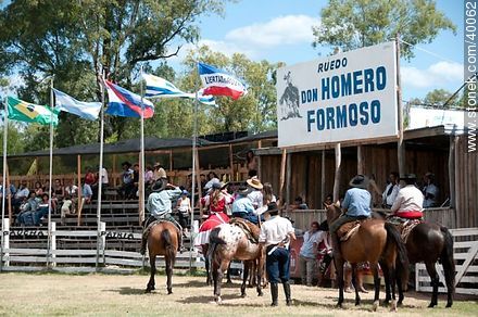 Bride's race. Don Homero Formoso's rodeo.Bride's race. The winners.  - Tacuarembo - URUGUAY. Photo #40062