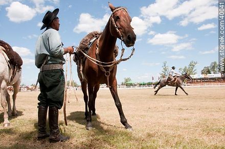Peasant and his horse - Tacuarembo - URUGUAY. Foto No. 40041