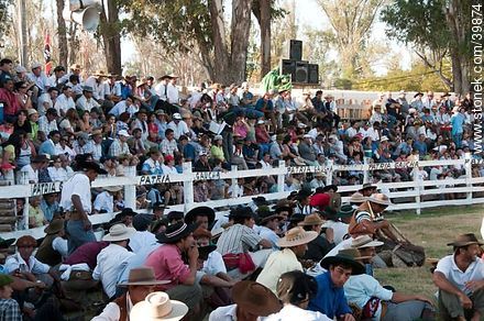 Public in the stands - Tacuarembo - URUGUAY. Photo #39874