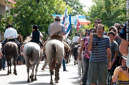 Desfile por la calle 18 de Julio - Departamento de Tacuarembó - URUGUAY. Foto No. 40248