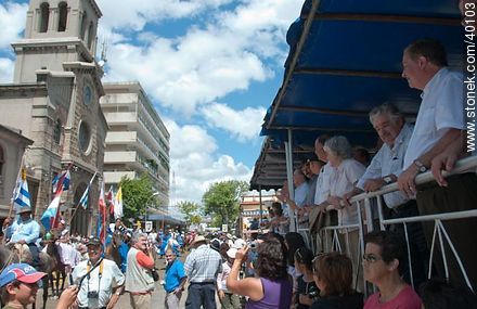Parade in front of national and provincial authorities - Tacuarembo - URUGUAY. Photo #40103