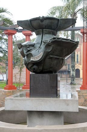 Escultura en la Plaza de la Cruz - Departamento de Tacuarembó - URUGUAY. Foto No. 40412