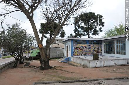 Utpicturapoesis. Mural en una escuela. - Departamento de Tacuarembó - URUGUAY. Foto No. 40331