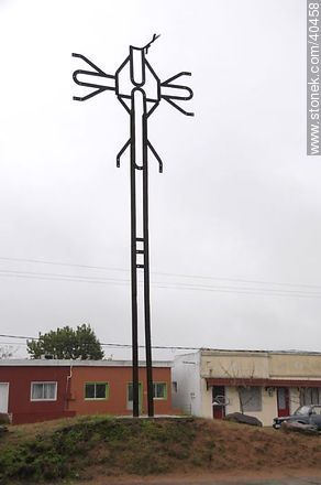 Escultura en el bulevar Baltasar Brum - Departamento de Tacuarembó - URUGUAY. Foto No. 40458
