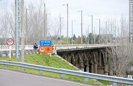 Puente sobre el Río Negro, frontera con el departamento de Durazno. - Departamento de Tacuarembó - URUGUAY. Foto No. 40431