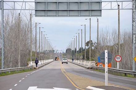 Puente sobre el Río Negro, frontera con el departamento de Durazno. Ruta 5, km 249. - Departamento de Tacuarembó - URUGUAY. Foto No. 40425