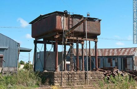 Antiguo tanque de agua de suministro ferroviario - Departamento de Tacuarembó - URUGUAY. Foto No. 40552