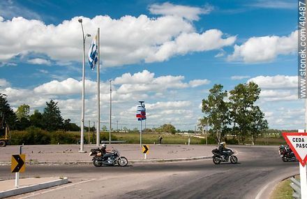 Motociclistas. - Departamento de Durazno - URUGUAY. Foto No. 40487
