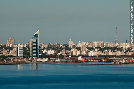 Bahía de Montevideo hacia el este. Torre Antel - Departamento de Montevideo - URUGUAY. Foto No. 40579