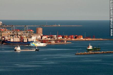 Puerto de Montevideo - Departamento de Montevideo - URUGUAY. Foto No. 40576