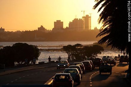 Sunset on the Rambla O'Higgins - Department of Montevideo - URUGUAY. Photo #40704