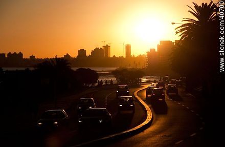 Sunset on the Rambla O'Higgins - Department of Montevideo - URUGUAY. Photo #40700