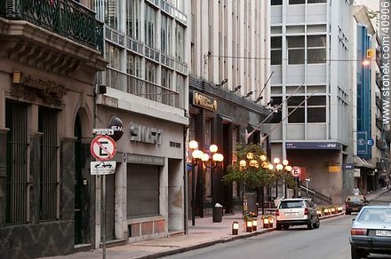 Calle Rincón - Departamento de Montevideo - URUGUAY. Foto No. 40906