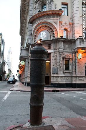 Banco Comercial. Cannon. - Department of Montevideo - URUGUAY. Photo #40904