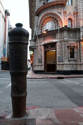 Banco Comercial. Cannon. - Department of Montevideo - URUGUAY. Photo #40903
