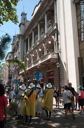 Drummers in the Sarandi pedestrian street - Department of Montevideo - URUGUAY. Photo #40831