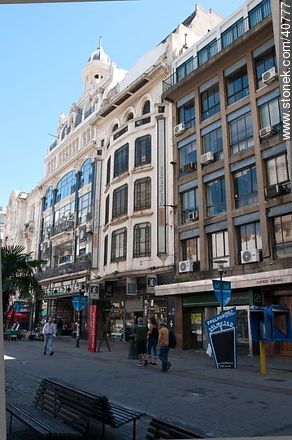 Sarandí pedestrian street - Department of Montevideo - URUGUAY. Photo #40777