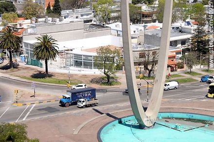Monumento a Luis Batlle Berres en la circunvalación de Bulevar Artigas y Luis Alberto de Herrera - Departamento de Montevideo - URUGUAY. Foto No. 40927