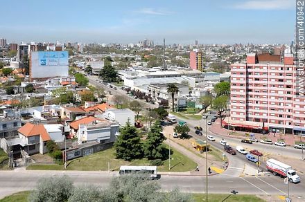 Avenidas L. A. de Herrera y J. P. Varela - Departamento de Montevideo - URUGUAY. Foto No. 40942