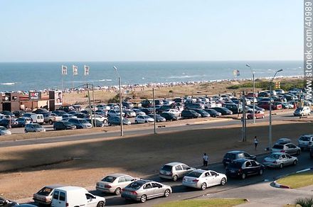 Parada 8 at Brava beach plenty of cars. - Punta del Este and its near resorts - URUGUAY. Photo #40989